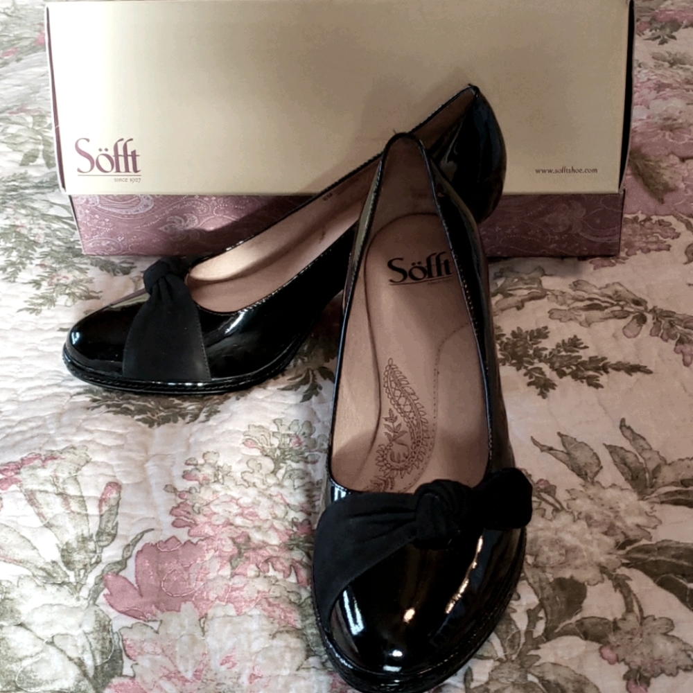Patent black leather ladies shoes 8M